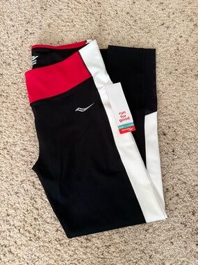 Saucony Black, White & Red Wonens' Athletic 7/8 Leggings